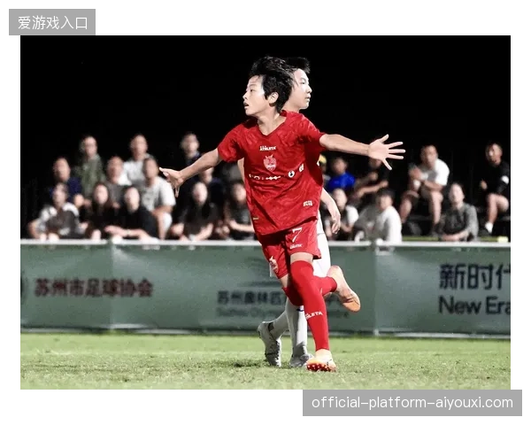 足球青训杯：12岁少年连过6人破门，点燃未来足球之星的希望
